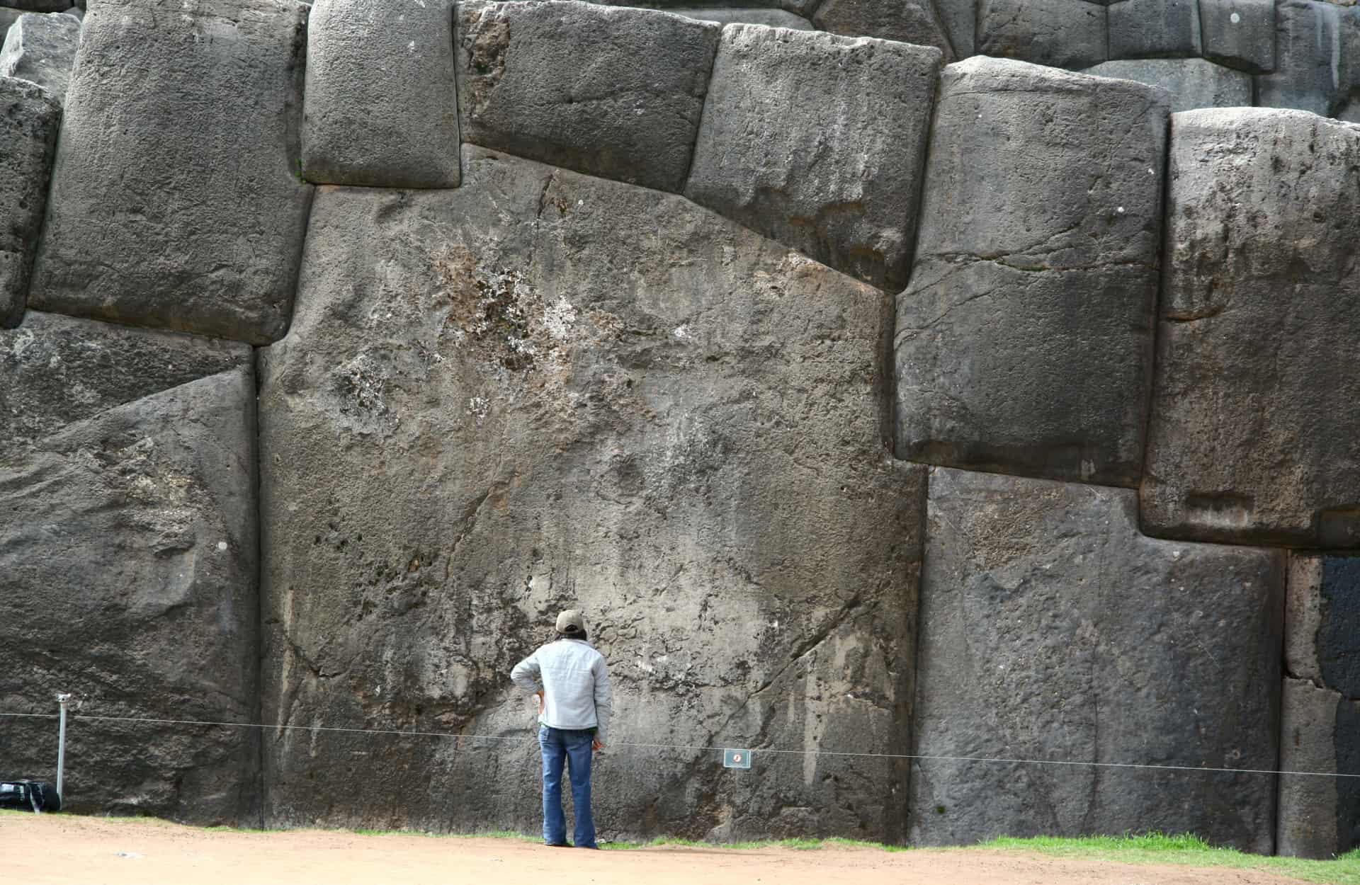 Sacsayhuaman's structure makes one to wonder how this feat was possible. Sacsayhuaman's structure makes one to wonder how this feat was possible.