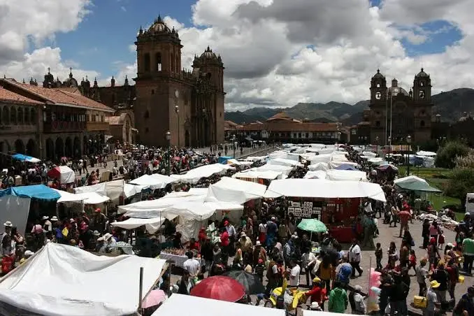 Christmas Markets and Festive Shopping in Peru