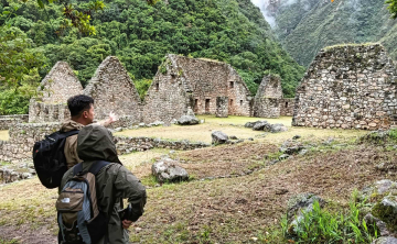 Ruins found in the road that connects the Sacred Valley with Machu Picchu.